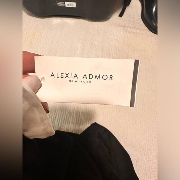 NWT Alexia Admor shift dress SZ M White Ruffles Around Neck & Arms Whimsigoth - Picture 11 of 12